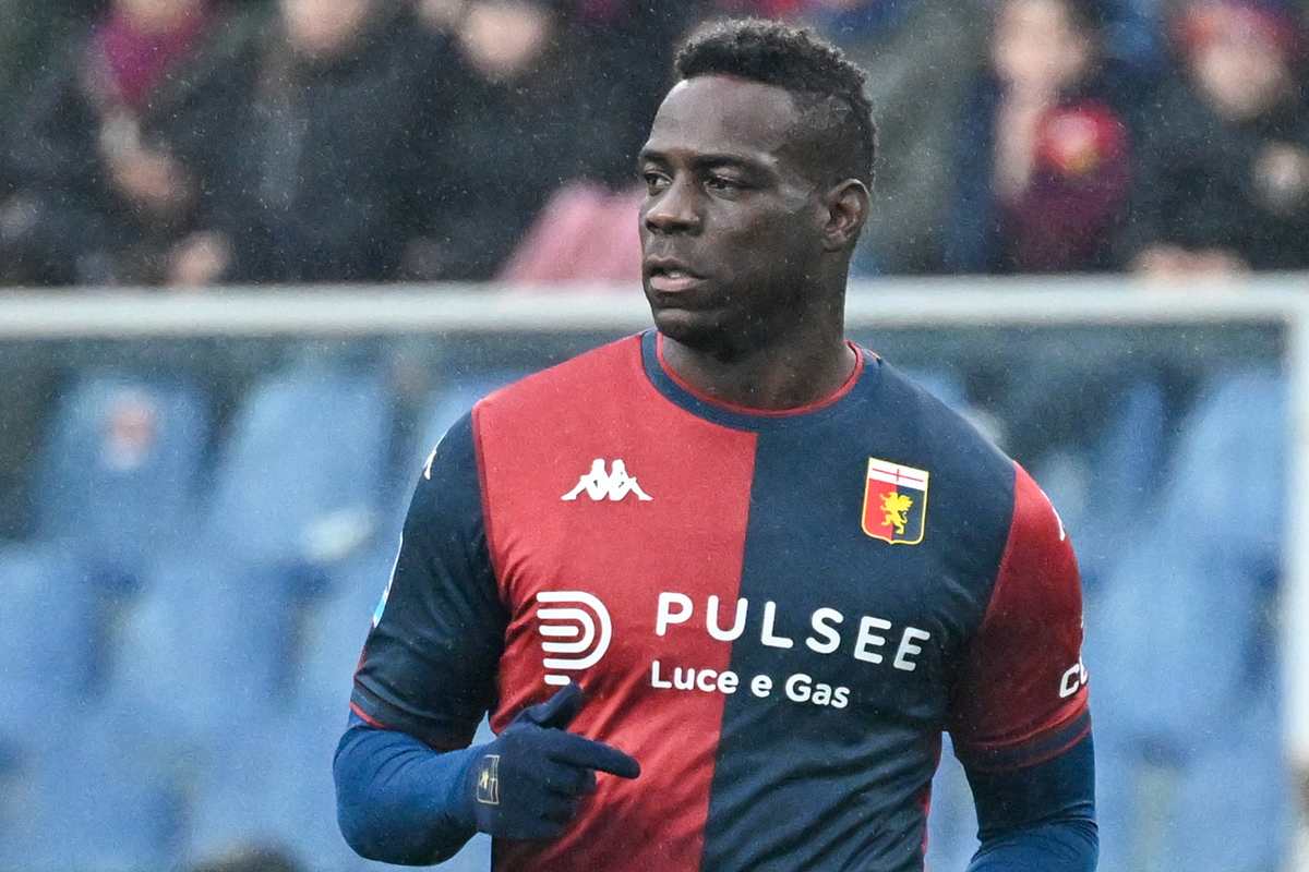 Balotelli in campo con il Genoa