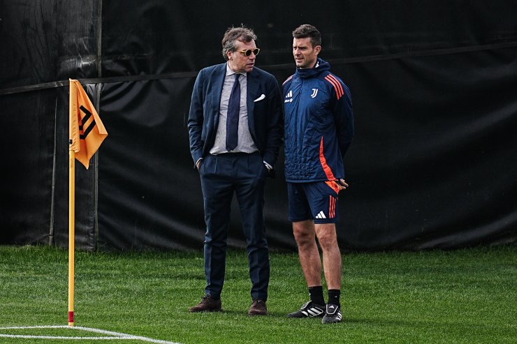 Cristiano Giuntoli e Thiago Motta durante l'allenamento della Juve 