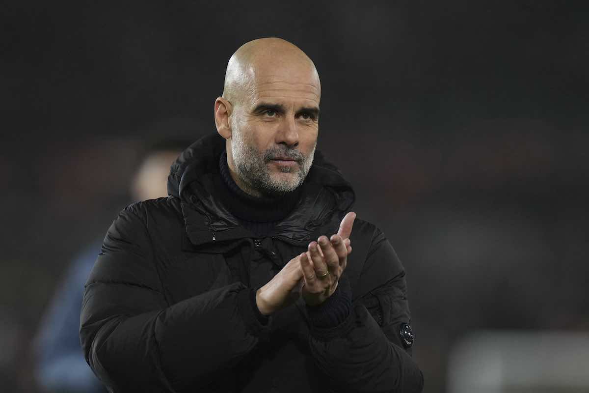 Guardiola sorridente durante una partita del suo Manchester City