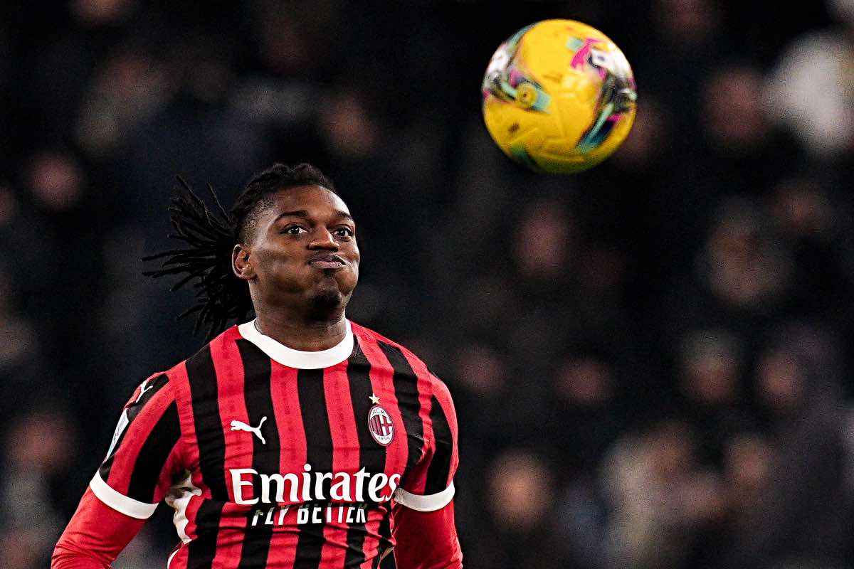 Nuova bufera su Leao e il Milan: “È un mezzo giocatore”