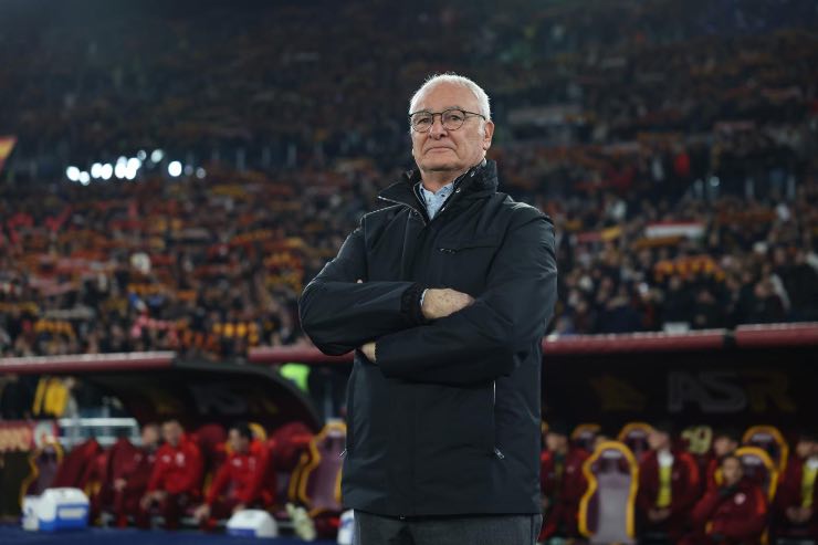 Claudio Ranieri davanti la panchina della Roma