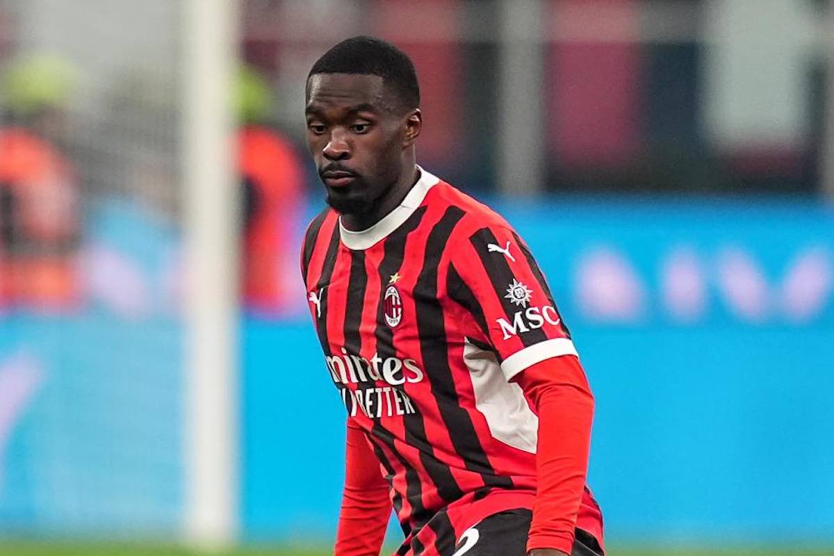 Tomori in azione con la maglia del Milan