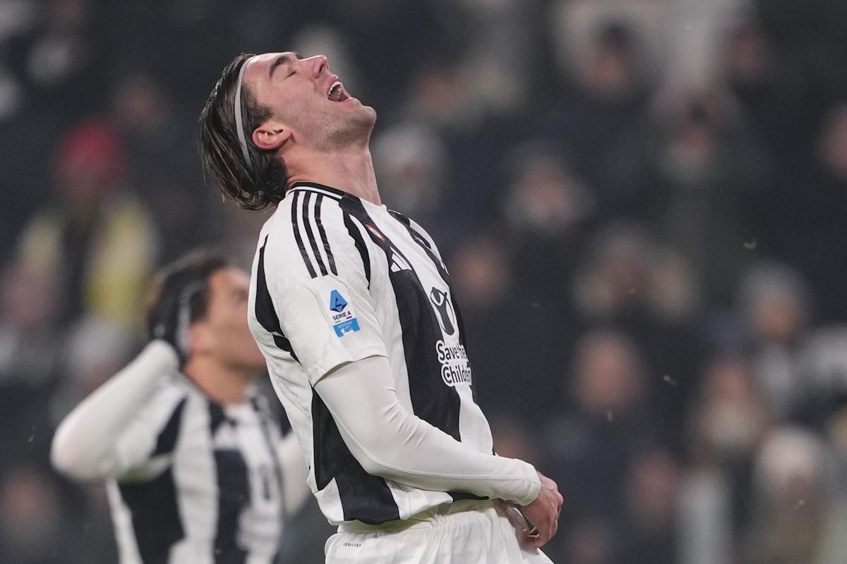 Vlahovic tiene sulle spine la Juve: fuori dal gruppo e ansia derby