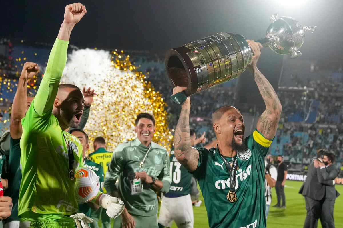 Felipe Melo al Palmeiras con la Copa Libertadores