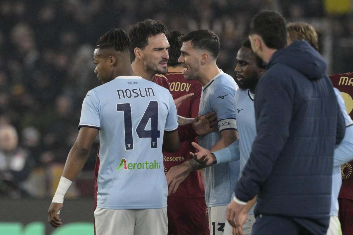 Roma Lazio, rientro teso negli spogliatoi: Romagnoli risponde ai tifosi giallorossi