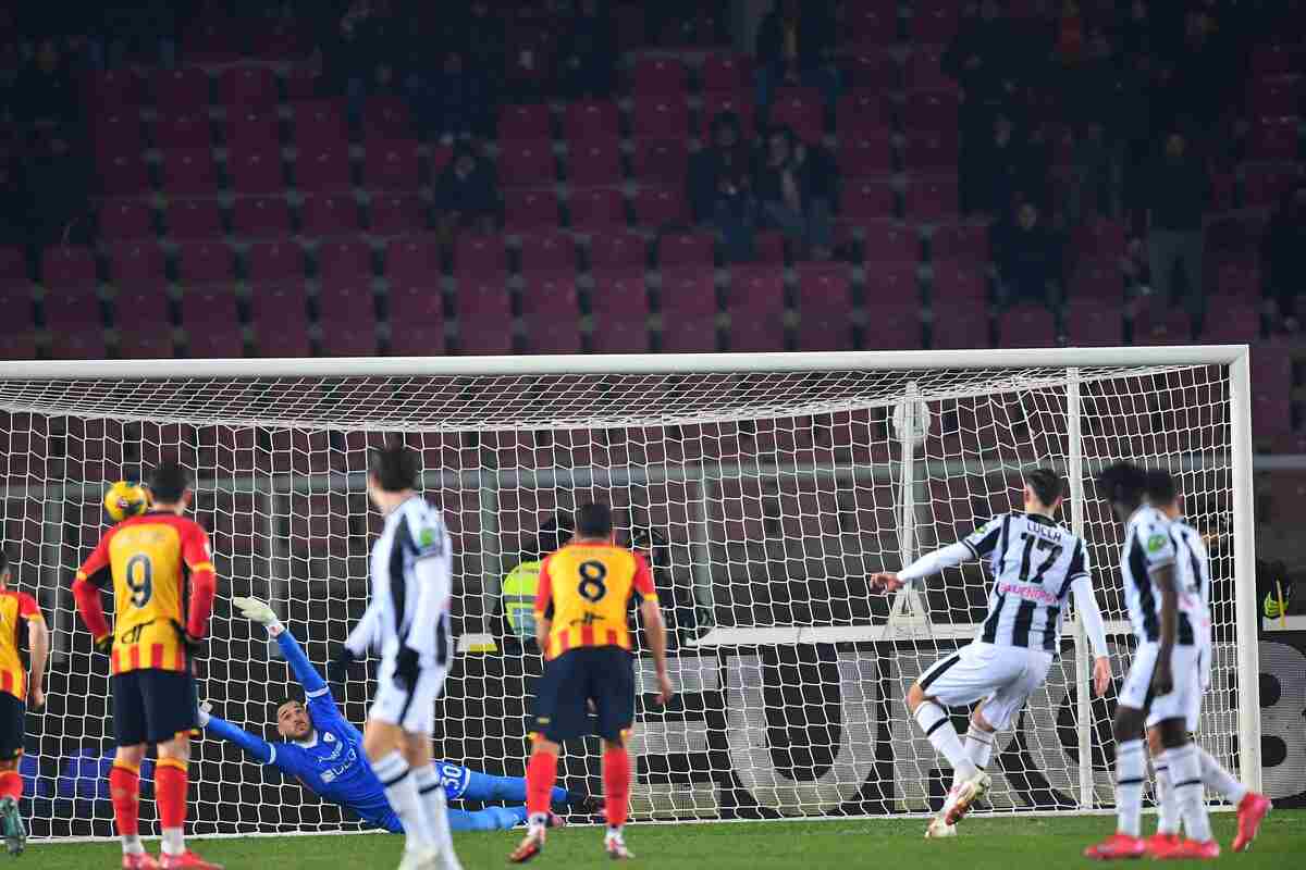 Rigore, polemica e sostituzione dopo il gol: succede di tutto